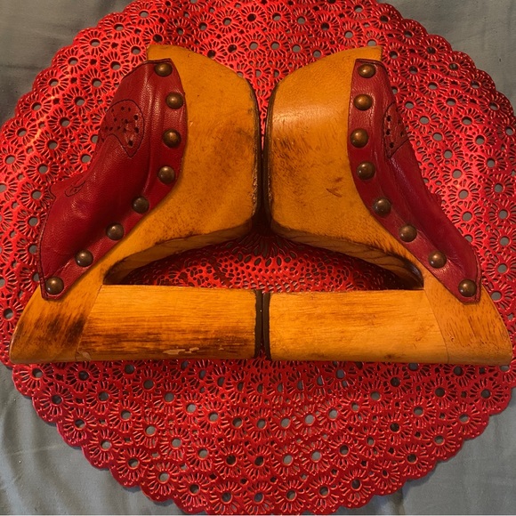 RELISTED  Vintage studded platform clogs - Picture 10 of 16